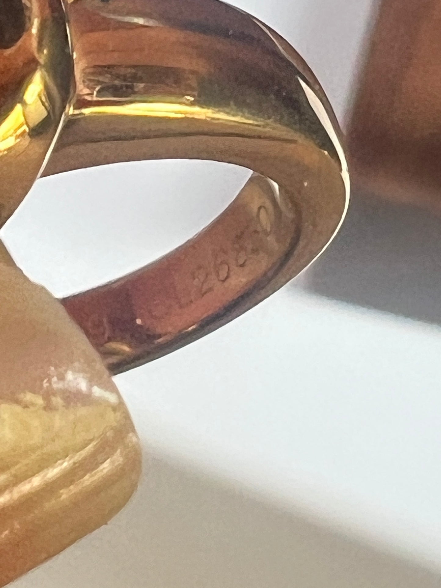 Van Cleef and Arpels Pure Alhambra ring, 18 kt. Yellow Gold with Mother of Pearl