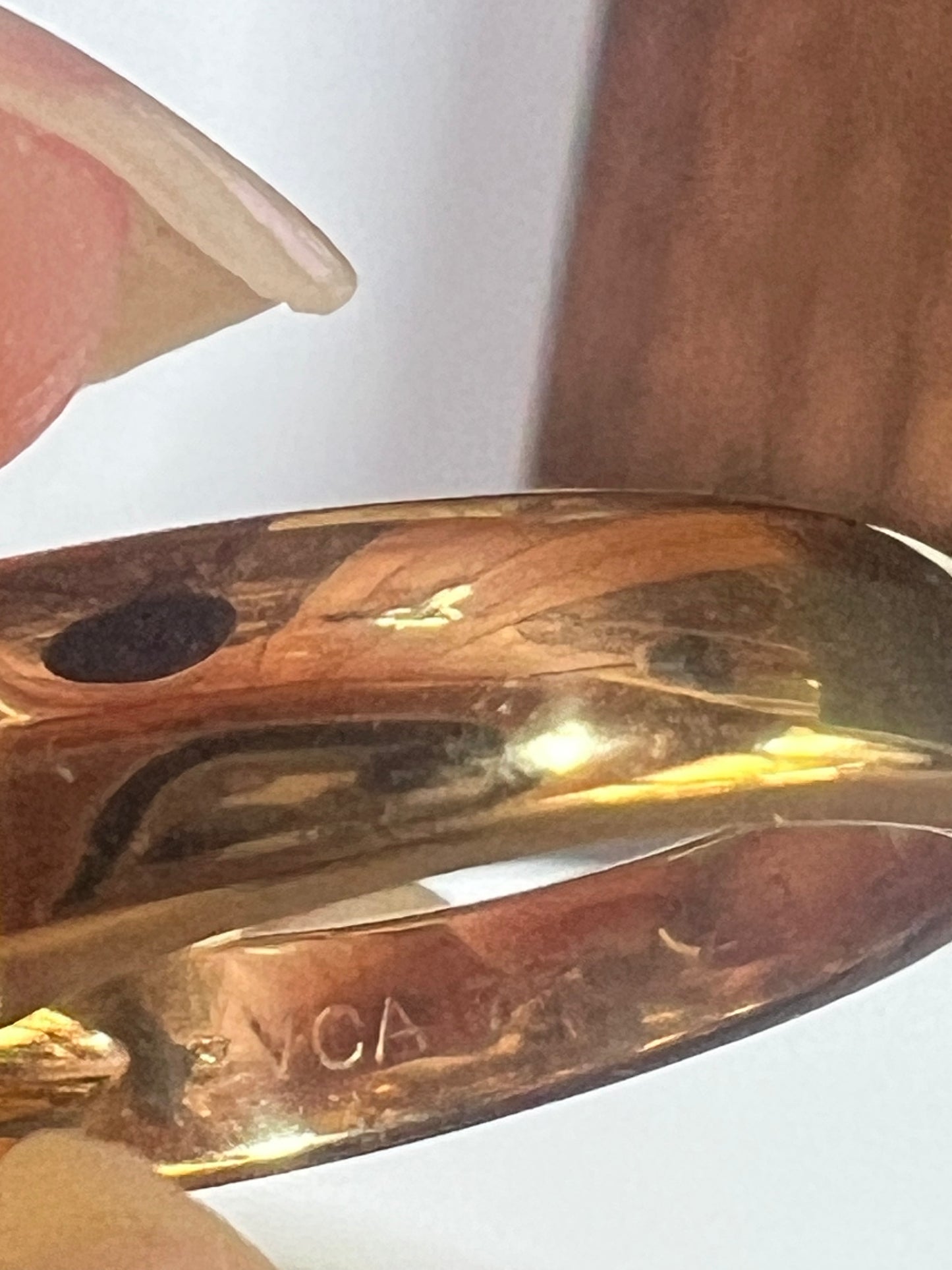 Van Cleef and Arpels Pure Alhambra ring, 18 kt. Yellow Gold with Mother of Pearl